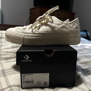 9.5 cream lace platform converse. Worn once.
